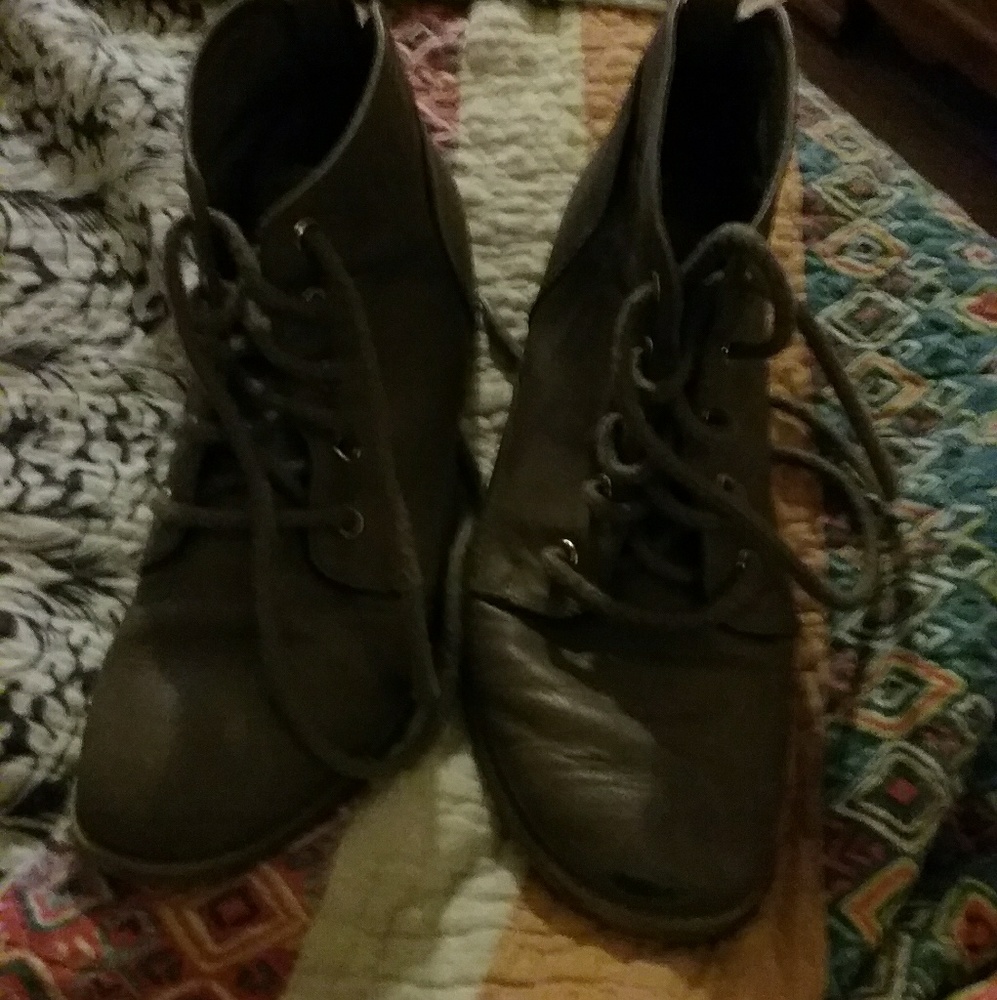 Sonoma gray ankle boots